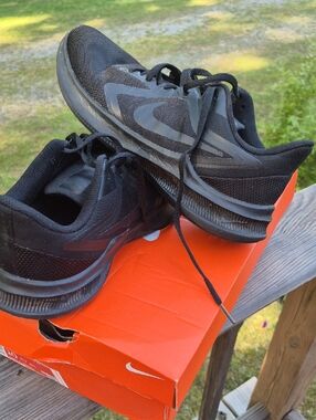 Nike Women's Black Athletic Running Shoes